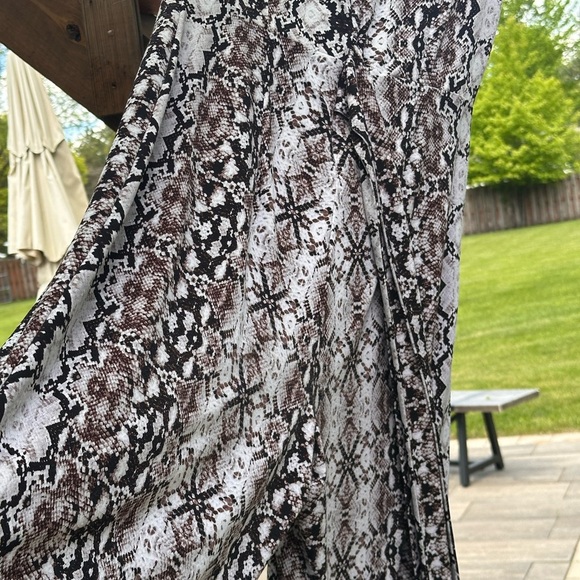 Nicole Miller Animal Print V-Neck Romper/Jumpsuit Women’s 10 - Picture 11 of 14